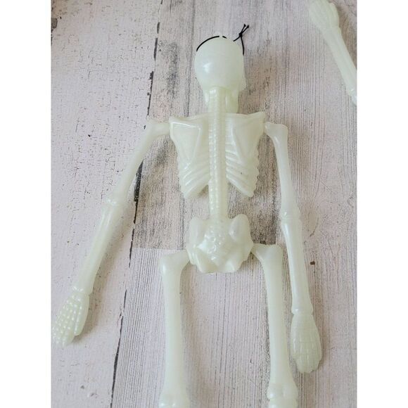 Plastic glow in dark hanging skeleton set Halloween prop - Picture 10 of 11